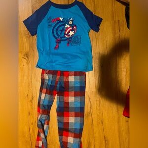 Carter’s 6/6 a Captain America themed pajama set